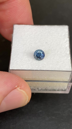 0.44 carat BLUE Round Safyras (1)