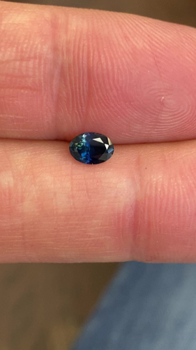 0.62 carat BLUE Oval Safyras (1)
