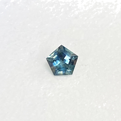0.55 carat GREEN Hexagonal Safyras (1)