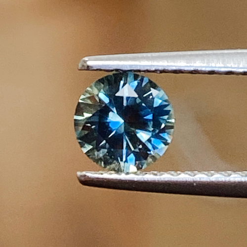 0.56 carat GREEN Round Safyras (1)