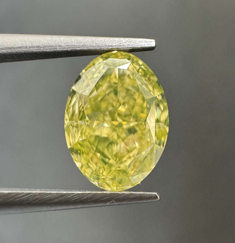 2.03 carat Yellow-VVS1 Natūralus Oval Deimantas (1)