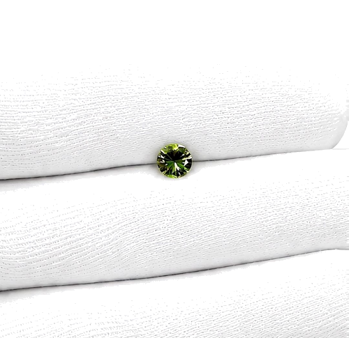 0.62 carat GREEN Round Safyras (1)