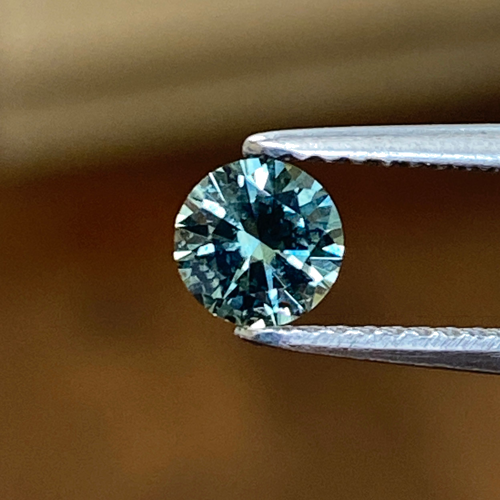 0.64 carat GREEN Round Safyras (1)