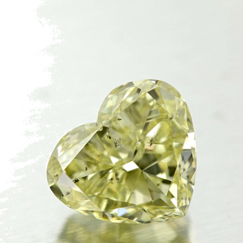 3.02 carat Fancy  Yellow-SI2 Natūralus Heart Deimantas (1)