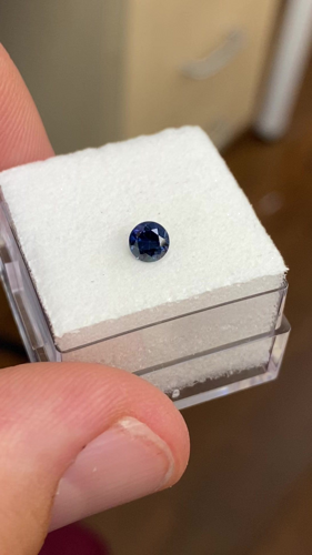 0.42 carat BLUE Round Safyras (1)