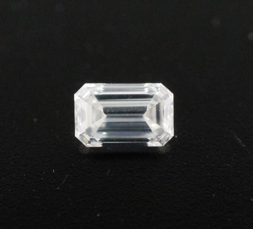 0.32 carat E-VS2 Natūralus Emerald Deimantas (1)