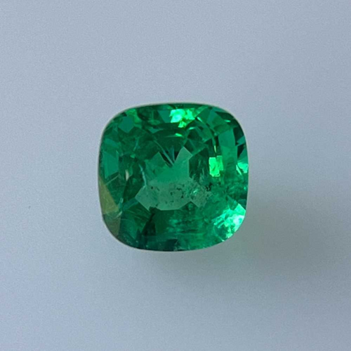 0.64 carat GREEN Cushion Smaragdas (1)