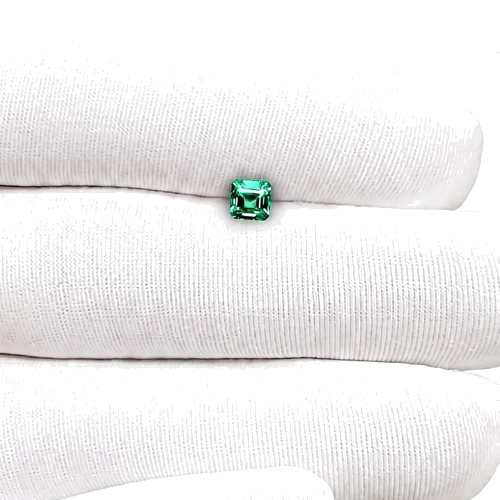 0.61 carat GREEN Emerald Smaragdas (1)