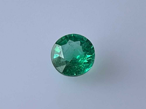 0.64 carat GREEN Round Smaragdas (1)
