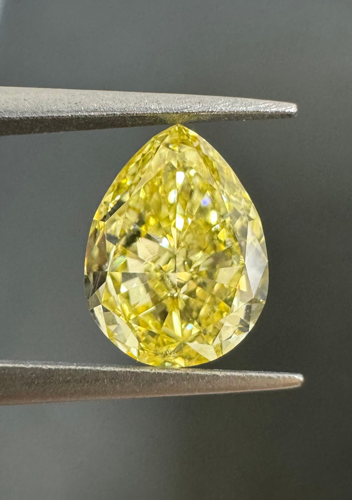 1.17 carat Fancy Intense Yellow-VS2 Natūralus Pear Deimantas (1)