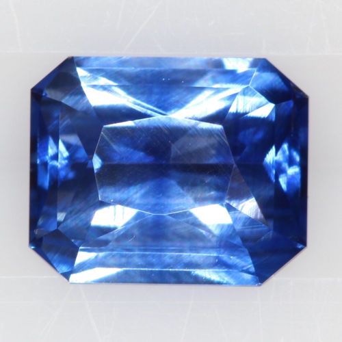 0.7 carat BLUE Octagonal Safyras (1)
