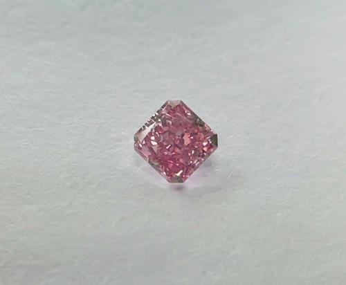 0.21 carat Fancy Vivid Purplish Pink-VS1 Natūralus Radiant Deimantas (1)