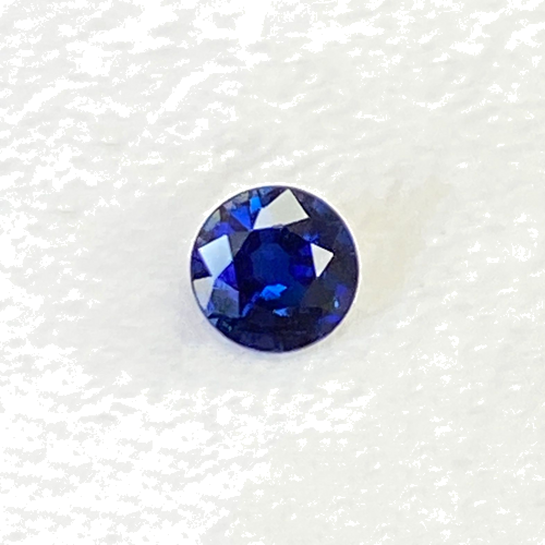 0.69 carat BLUE Round Safyras (1)