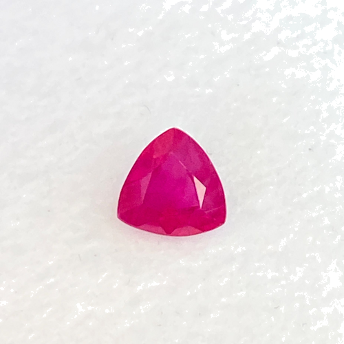 0.61 carat RED Trilliant Rubinas (1)