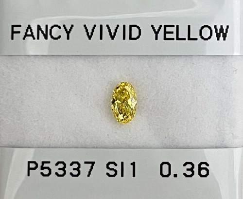 0.36 carat Fancy Vivid Yellowish Orange-SI1 Natūralus Oval Deimantas (1)
