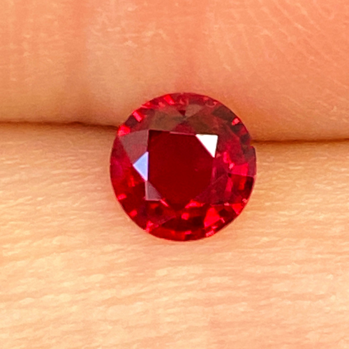 0.66 carat RED Round Rubinas (1)
