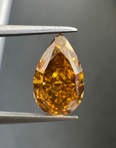 4.02 carat Fancy Dark Orangy Brown-SI2 Natūralus Pear Deimantas (1)