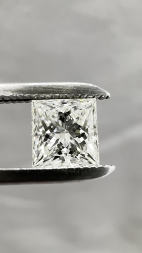 0.63 carat I-VVS1 Natūralus Princess Deimantas (1)