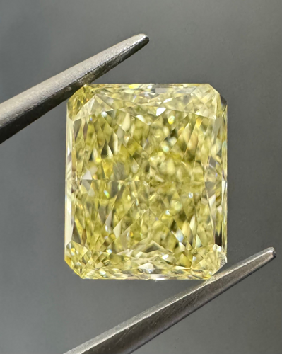 3.03 carat Fancy Yellow-VS2 Natūralus Radiant Deimantas (1)