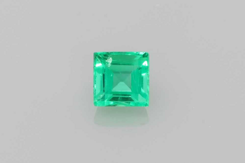 0.18 carat GREEN Square Smaragdas (1)