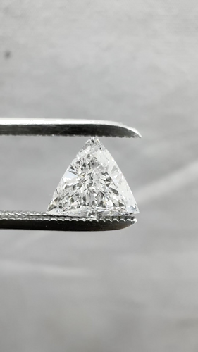 0.59 carat F-SI2 Natūralus Triangular Deimantas (1)