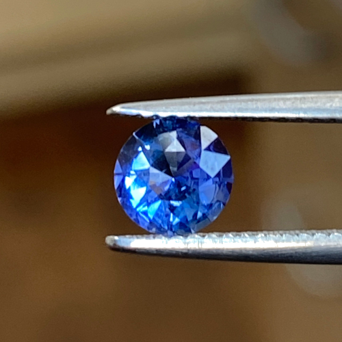 0.66 carat BLUE Round Safyras (1)