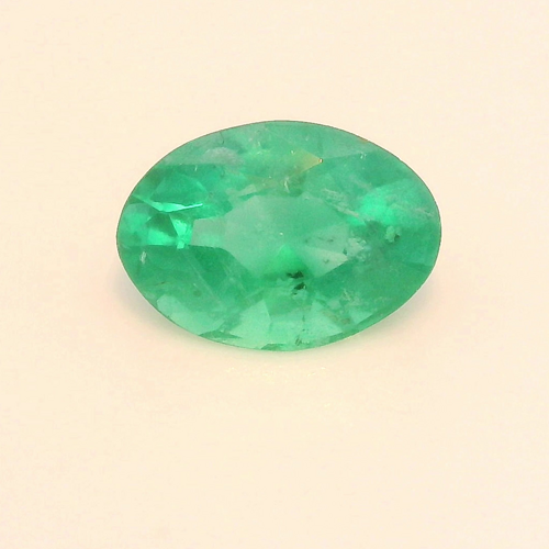 0.68 carat GREEN Oval Smaragdas (1)