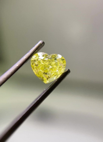 0.61 carat Fancy Intense  Yellow-SI1 Natūralus Heart Deimantas (1)