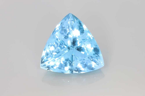 25.16 carat BLUE Trilliant Aquamarine (1)