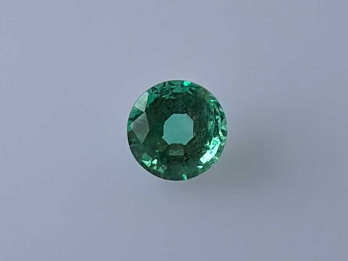0.39 carat GREEN Round Smaragdas (1)