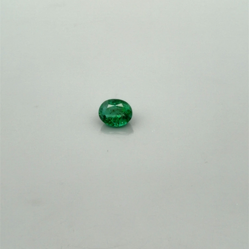 0.68 carat GREEN Oval Smaragdas (1)