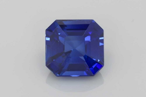 4.5 carat BLUE Asscher Safyras (1)