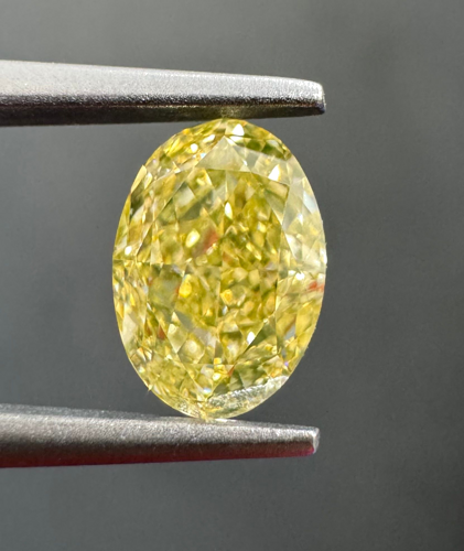 1.18 carat Faint Yellow-VVS2 Natūralus Oval Deimantas (1)