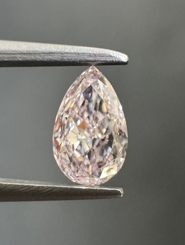 0.52 carat Fancy Light Pink-VS1 Natūralus Pear Deimantas (1)