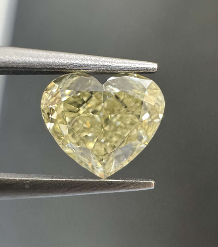 1.04 carat Yellow-SI1 Natūralus Heart Deimantas (1)
