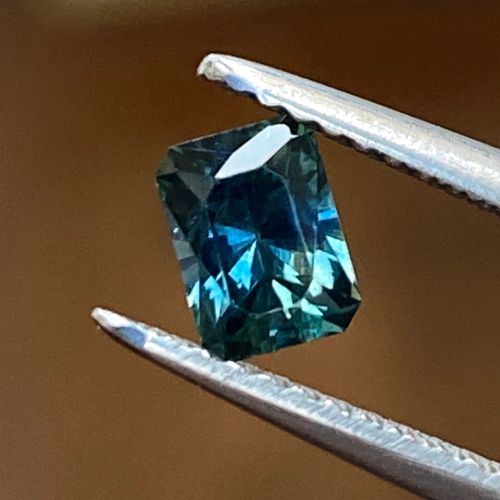 0.62 carat GREEN Radiant Safyras (1)