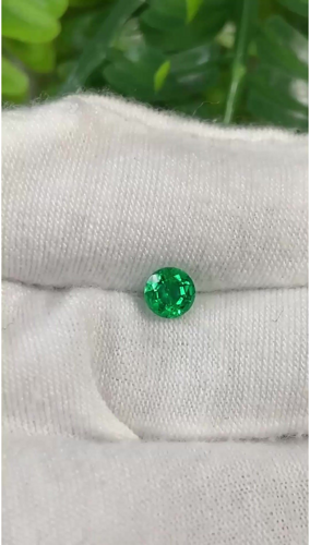 0.42 carat GREEN Round Smaragdas (1)