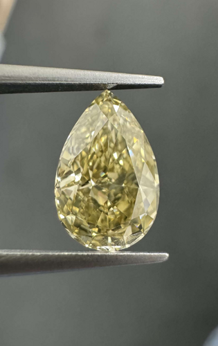 1.41 carat Fancy Brownish Greenish Yellow-VS2 Natūralus Pear Deimantas (1)