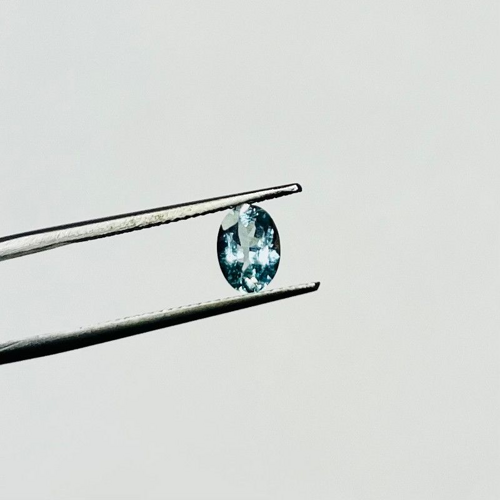 0.65 carat BLUE Oval Aquamarine (1)