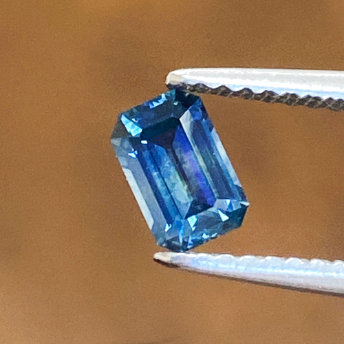 0.67 carat BLUE Emerald Safyras (1)