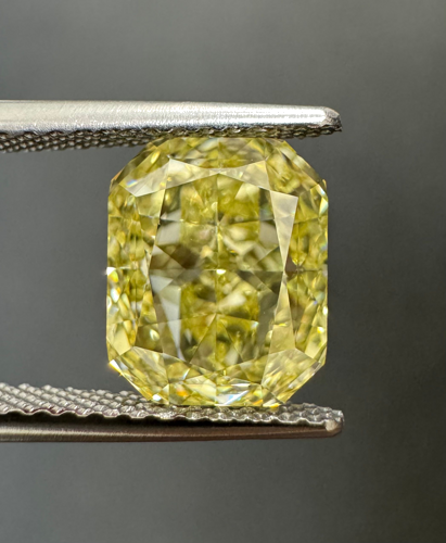 3.0 carat Fancy Yellow-VS2 Natūralus Radiant Deimantas (1)