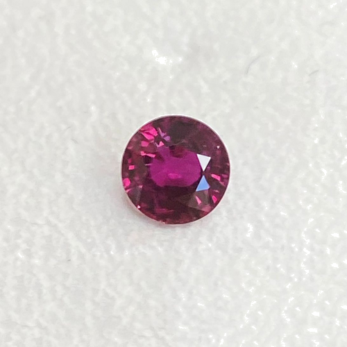 0.66 carat RED Round Rubinas (1)