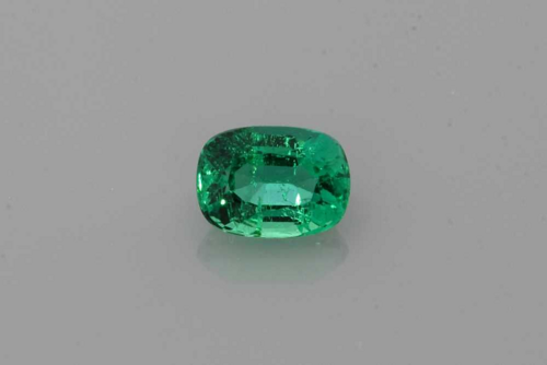 0.58 carat GREEN Cushion Smaragdas (1)