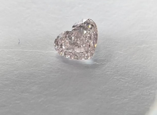 0.41 carat Fancy Light Orangey Pink-VS2 Natūralus Heart Deimantas (1)