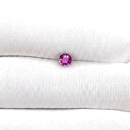 0.63 carat PINK Round Safyras (1)