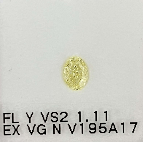 1.11 carat Fancy Light Yellow-VS2 Natūralus Oval Deimantas (1)