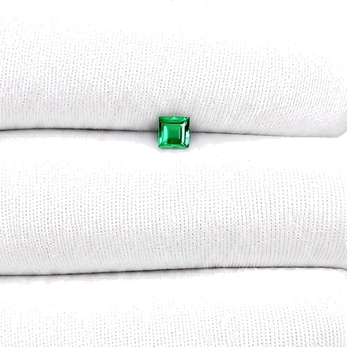 0.48 carat GREEN Emerald Smaragdas (1)