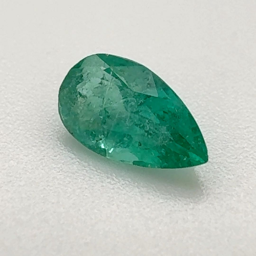 0.6 carat GREEN Pear Smaragdas (1)