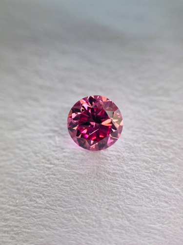 0.16 carat Fancy Vivid Purplish Pink-SI1 GD cut Natūralus Round Deimantas (1)