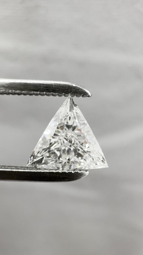 0.51 carat F-SI2 Natūralus Triangular Deimantas (1)